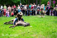 Slet čarodějnic 2009 - koňské show manželů Tomkových o přestávce soutěží